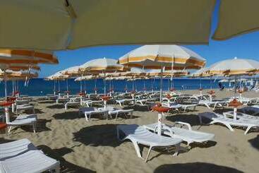 اقامتگاه Capo Rizzuto Resort