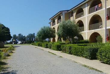 اقامتگاه Capo Rizzuto Resort