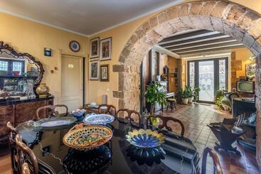 تختخواب و صبحانه Villa Nicolaci   Liberty Suites