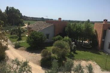 هتل روستایی Masseria Scannaturco