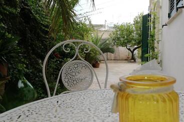 پانسیون Agorà Suites & Apartments