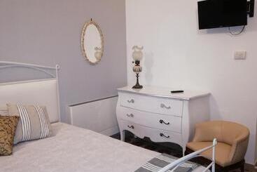 پانسیون Agorà Suites & Apartments