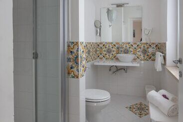 تختخواب و صبحانه Sunset Rooms