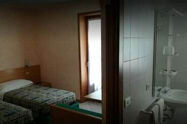 Camping Hotel La Pineta