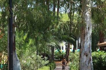 هتل Camping Villaggio Thurium
