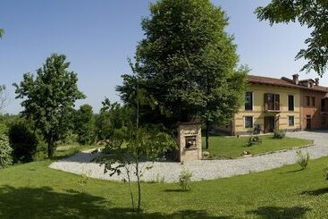 هتل روستایی Agriturismo Cascina Monchiero