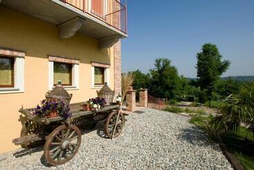 هتل روستایی Agriturismo Cascina Monchiero