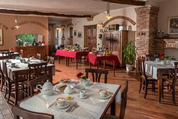 هتل روستایی Agriturismo Cascina Monchiero