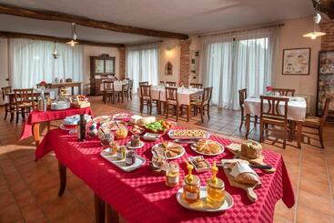 هتل روستایی Agriturismo Cascina Monchiero