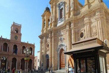 تختخواب و صبحانه Giannina