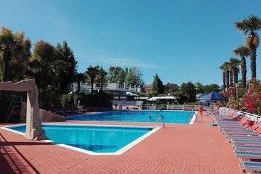 هتل Villaggio Costa D Argento