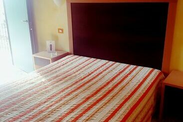 هتل Villaggio Turistico Valle Scinni