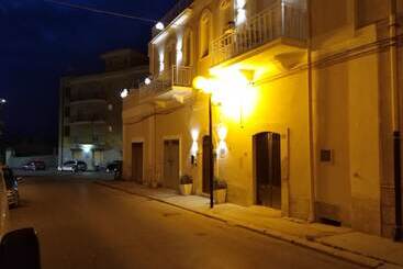 Domus Al Corso B&b