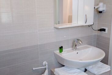 Domus Al Corso B&b