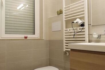 Domus Al Corso B&b