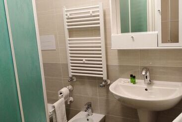 Domus Al Corso B&b