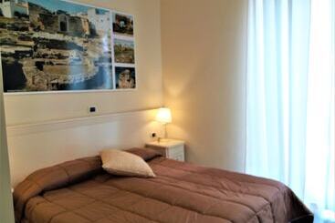 Domus Al Corso B&b
