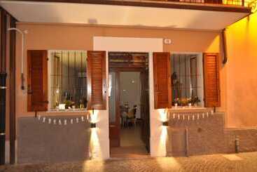 تختخواب و صبحانه Le Finestre Sul Borgo Rooms