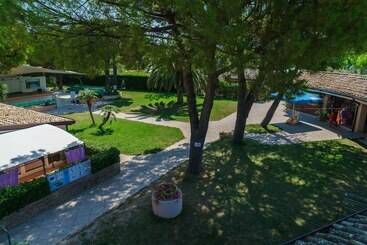 هتل Centro Vacanze Camping Spinnaker