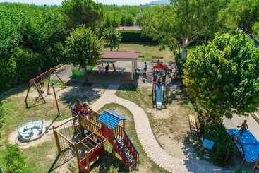 هتل Centro Vacanze Camping Spinnaker