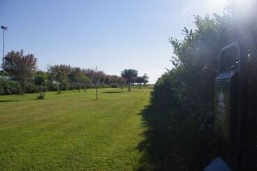 هتل Centro Vacanze Camping Spinnaker