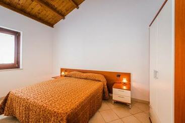 اقامتگاه Villaggio Punta Alice Srl