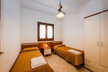 اقامتگاه Villaggio Punta Alice Srl