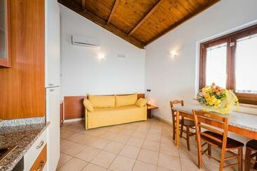اقامتگاه Villaggio Punta Alice Srl