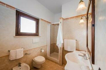 اقامتگاه Villaggio Punta Alice Srl