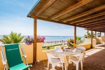 اقامتگاه Villaggio Punta Alice Srl