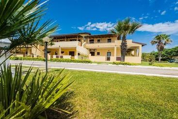 اقامتگاه Villaggio Punta Alice Srl