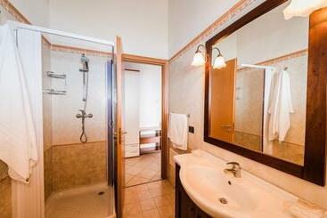 اقامتگاه Villaggio Punta Alice Srl
