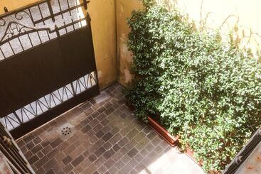 تختخواب و صبحانه Amici Miei Rooms