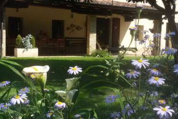 تختخواب و صبحانه Fiori Di Maggio