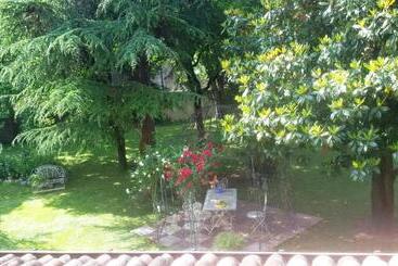 تختخواب و صبحانه Fiori Di Maggio