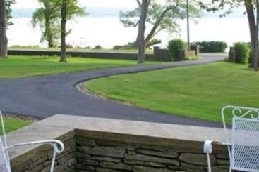 تختخواب و صبحانه Maple Springs Lake Side Inn