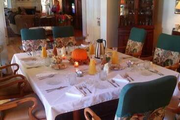 تختخواب و صبحانه Maple Springs Lake Side Inn
