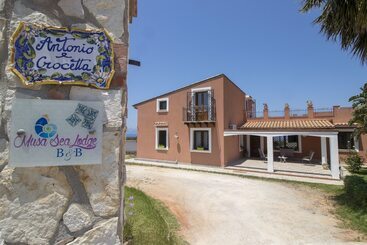 تختخواب و صبحانه Musa Sea Lodge