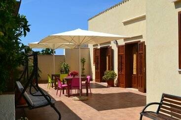 مسافرخانه Case Vacanze La Giara