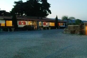 هتل روستایی Borgo Dell Aschetto