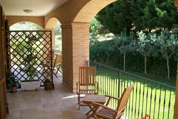 تختخواب و صبحانه La Collina Del Sagrantino