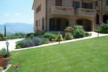 تختخواب و صبحانه La Collina Del Sagrantino