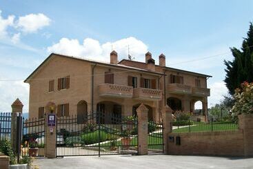 تختخواب و صبحانه La Collina Del Sagrantino
