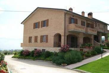 تختخواب و صبحانه La Collina Del Sagrantino