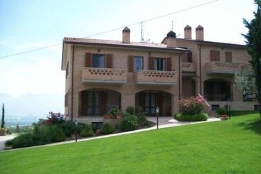 تختخواب و صبحانه La Collina Del Sagrantino