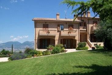 تختخواب و صبحانه La Collina Del Sagrantino