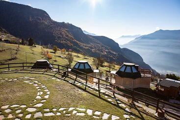 هتل Dalailama Village