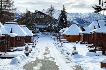 هتل Dalailama Village