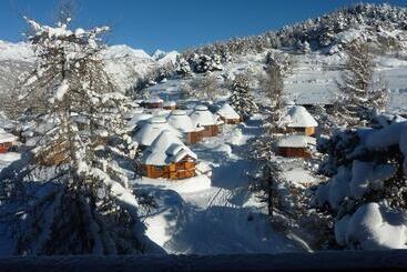 هتل Dalailama Village