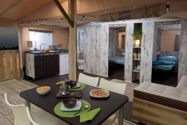 هتل Parco Del Lago Glamping & Lodges